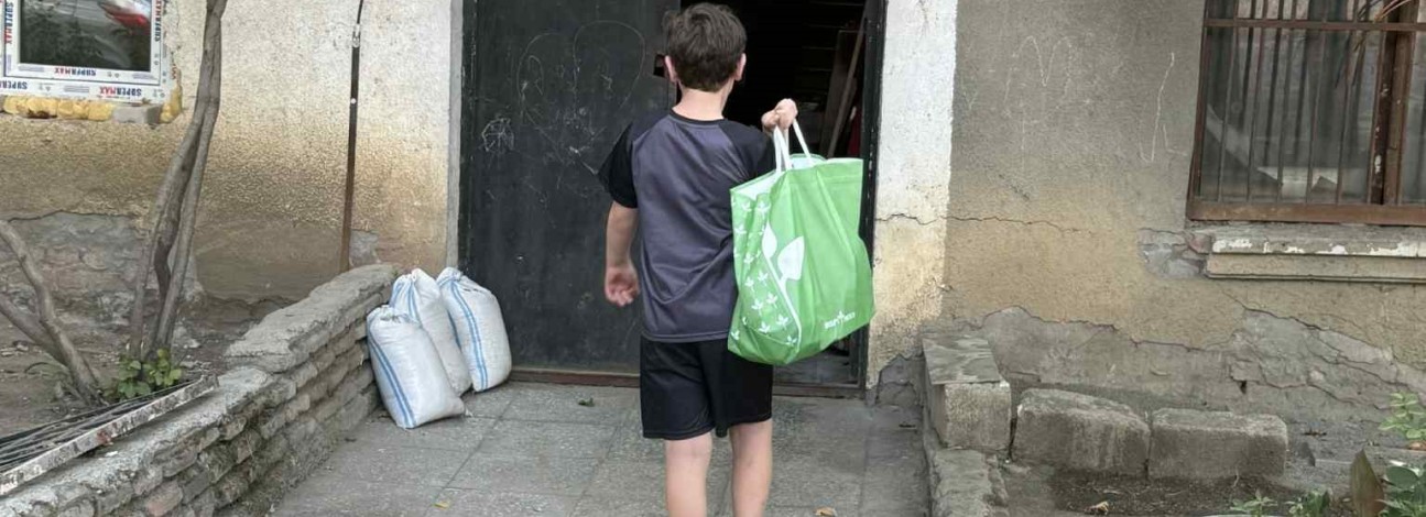 Visiting a socially vulnerable family