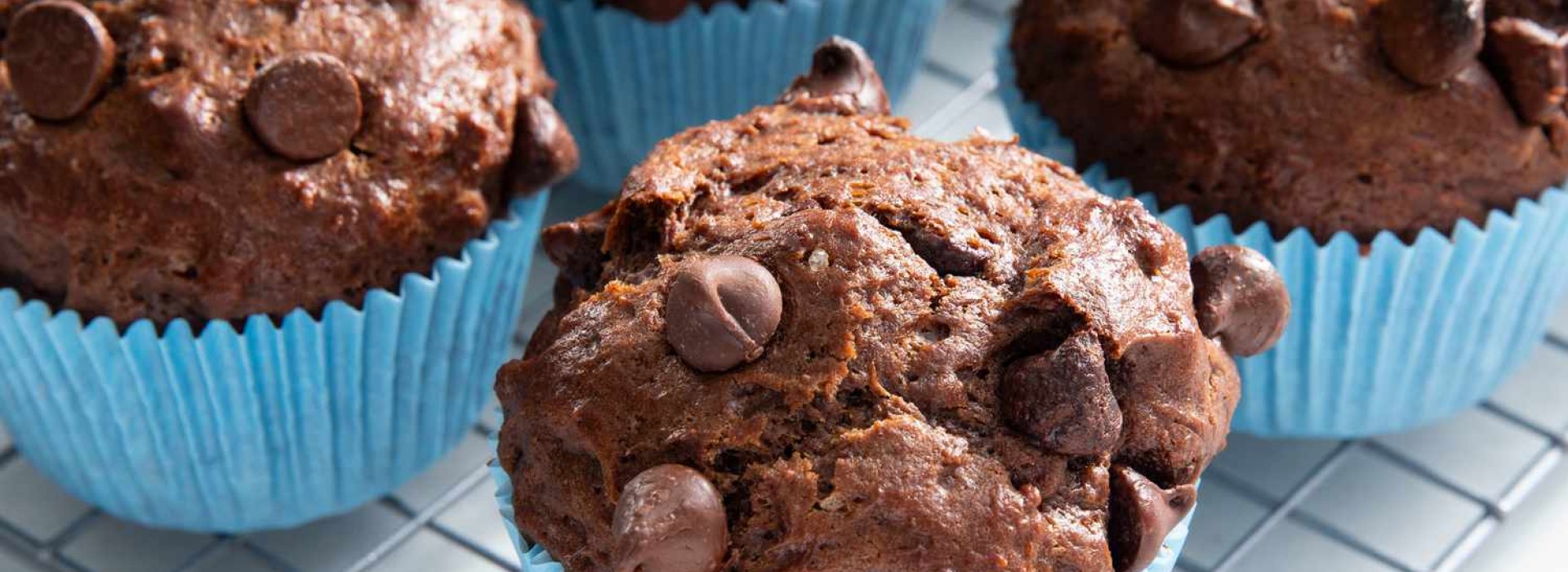 Prepare a delicious chocolate muffin