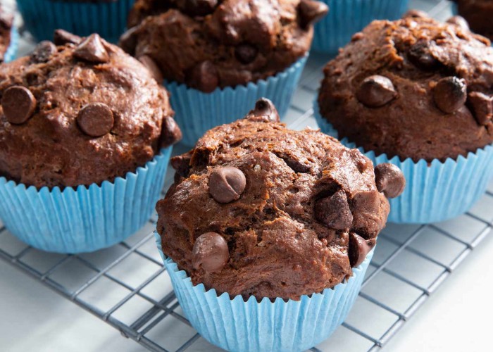 Prepare a delicious chocolate muffin