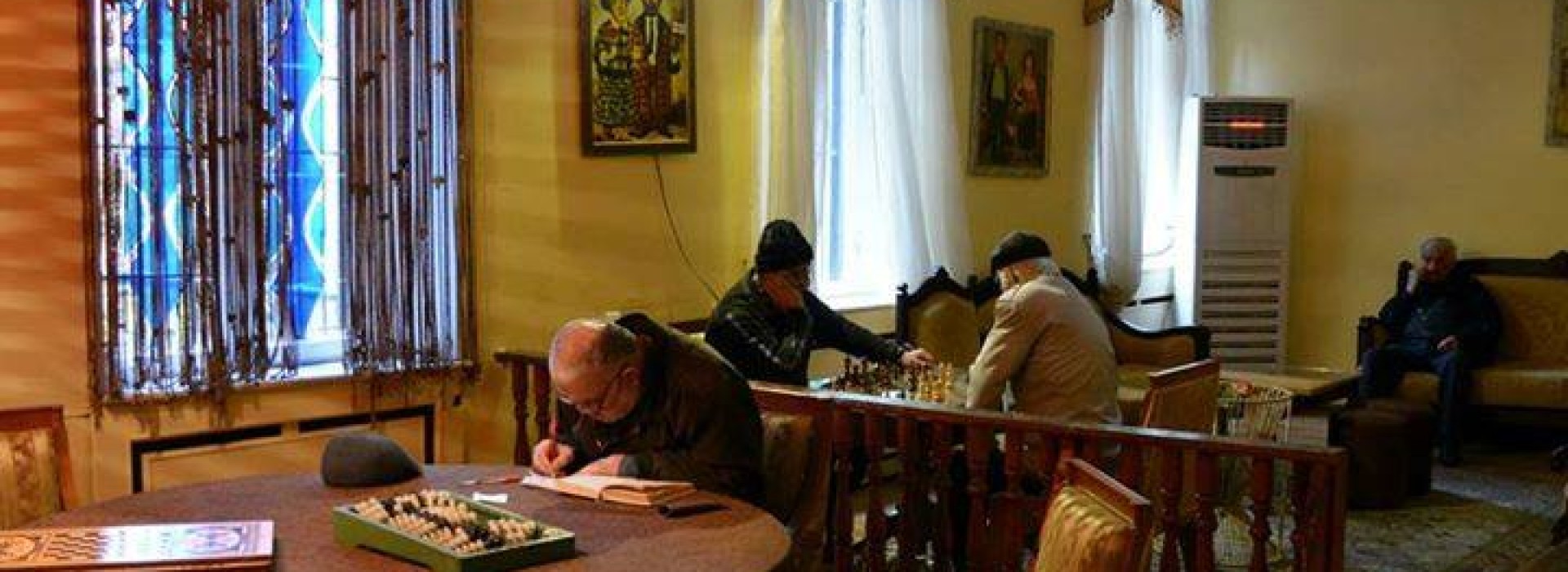 Members of Fresco Charity Fund  hosted with free dinner beneficiaries of “Catharsis”