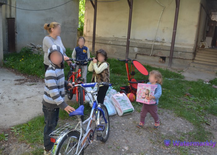 Charity Fund visited  Family with 6 child in May