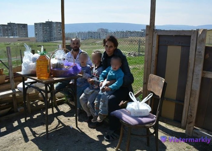 „Fresco charity fund” hands Easter baskets, products, sweets and necessities to socially vulnerable families