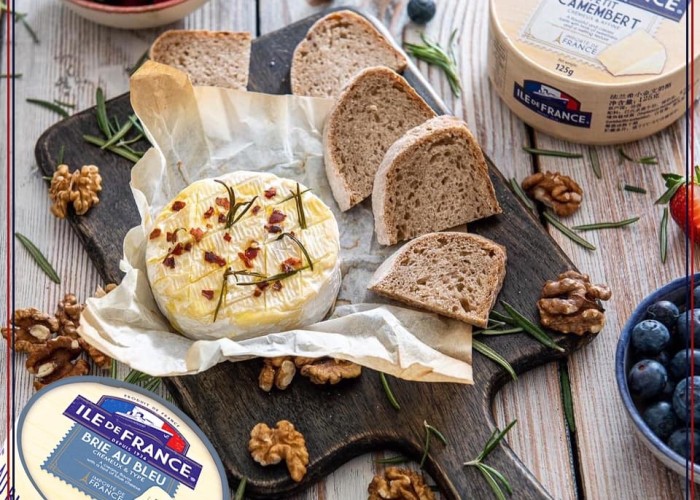 Taste French, top quality cheese "𝐼𝓁𝑒 𝒹𝑒 𝒻𝓇𝒶𝓃𝒸𝑒" in our supermarkets