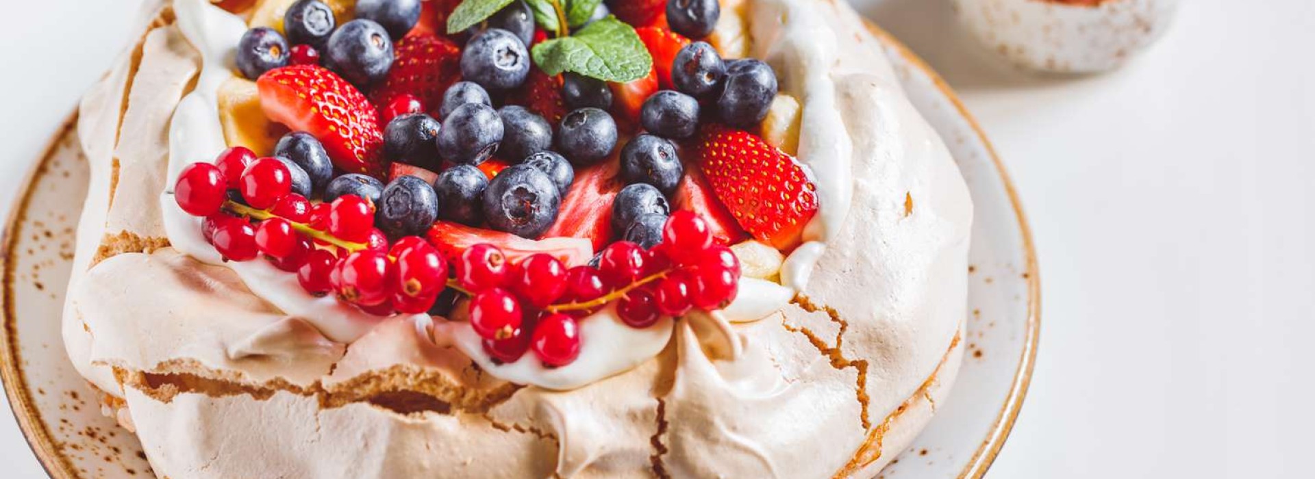​Let's prepare an airy, simple and very popular dessert "Pavlova"