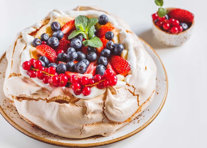 ​Let's prepare an airy, simple and very popular dessert "Pavlova"